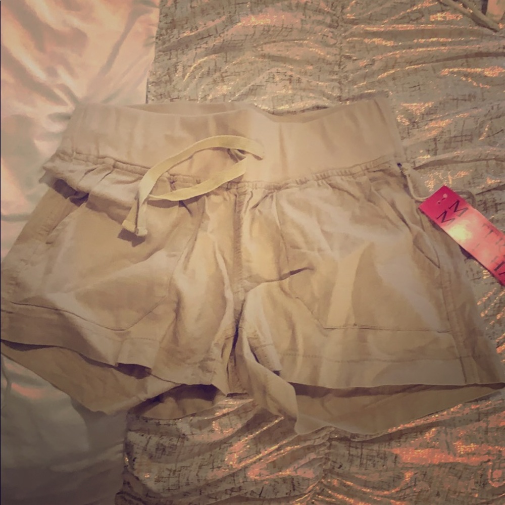 Maternity cargo shorts